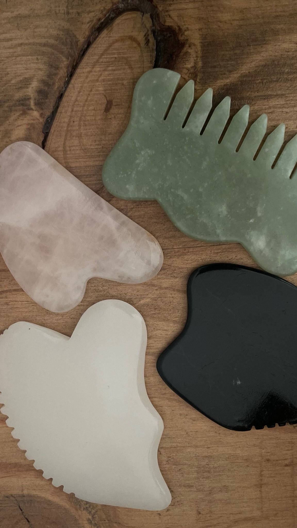 De tratamiento facial con Gua sha